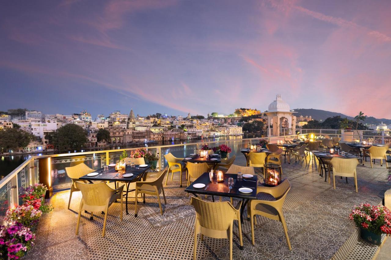 Sarovar - Lake Facing Boutique Hotel On Lake Pichola Udaipur Exterior photo