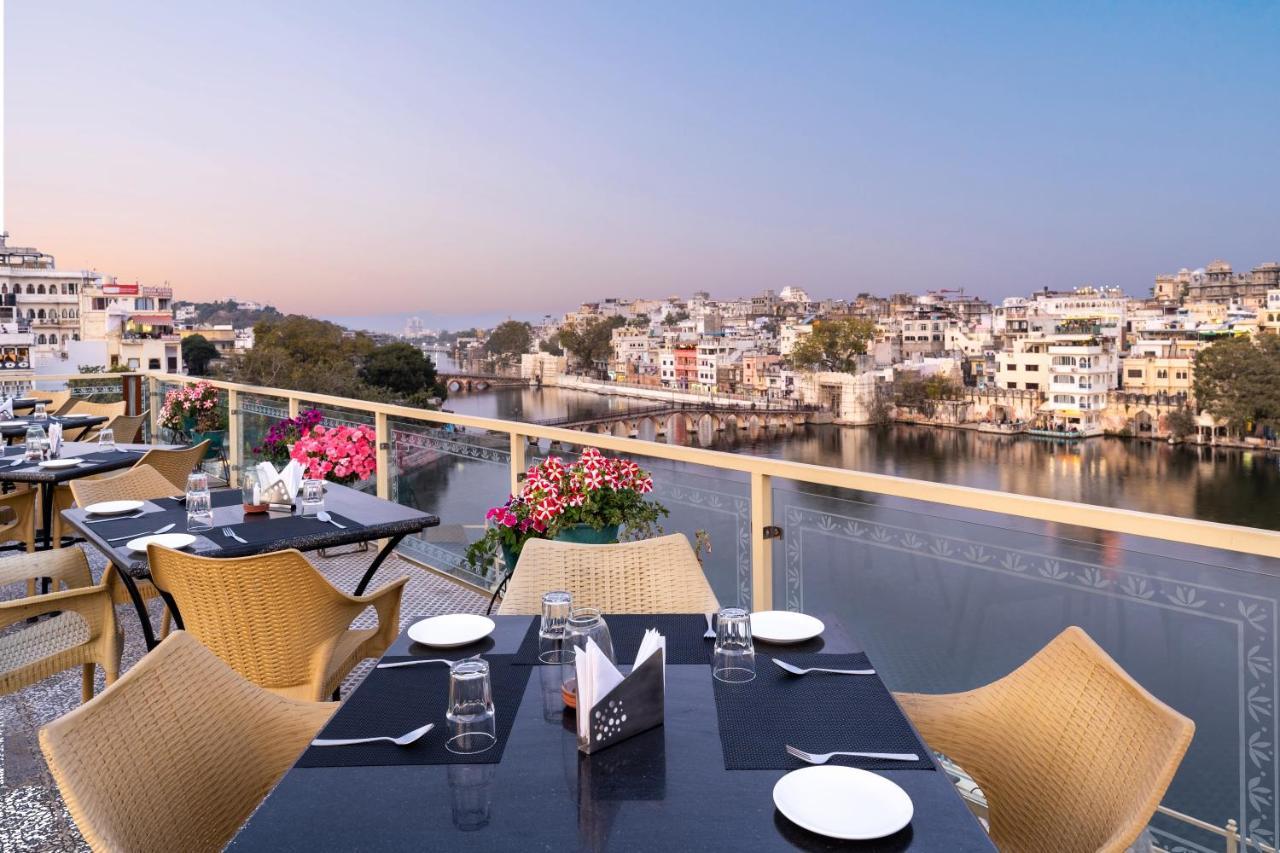 Sarovar - Lake Facing Boutique Hotel On Lake Pichola Udaipur Exterior photo