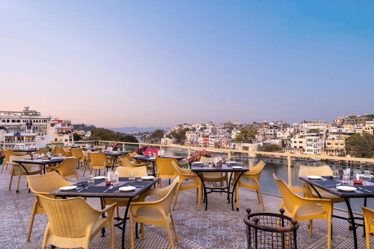 Sarovar - Lake Facing Boutique Hotel On Lake Pichola Udaipur Exterior photo