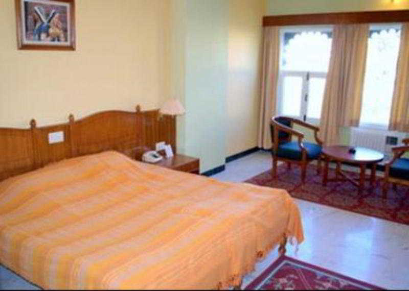 Sarovar - Lake Facing Boutique Hotel On Lake Pichola Udaipur Exterior photo