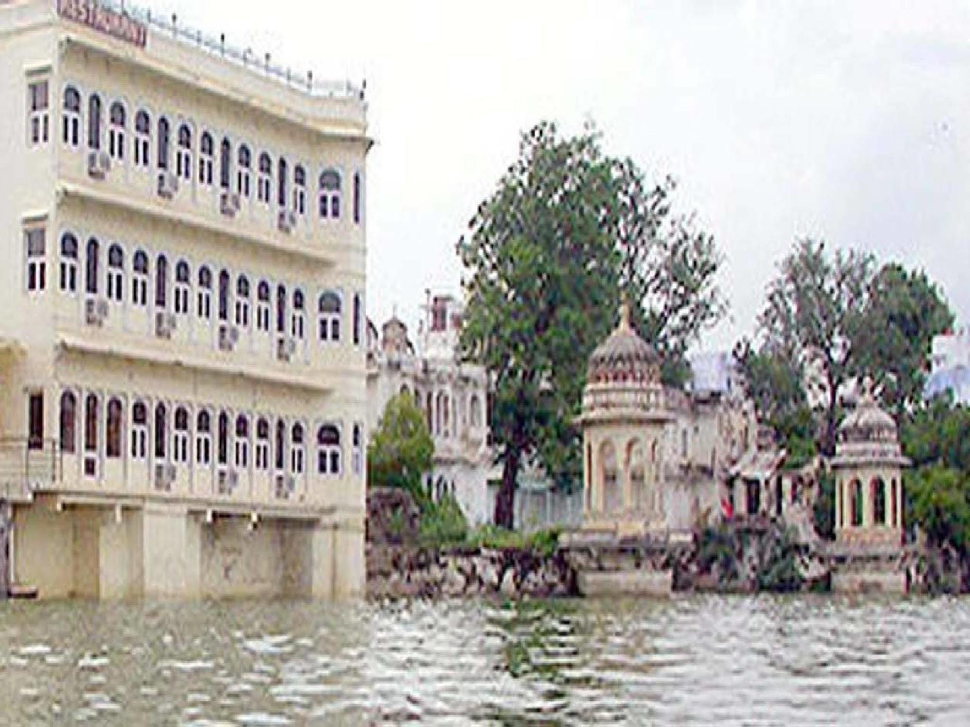 Sarovar - Lake Facing Boutique Hotel On Lake Pichola Udaipur Exterior photo