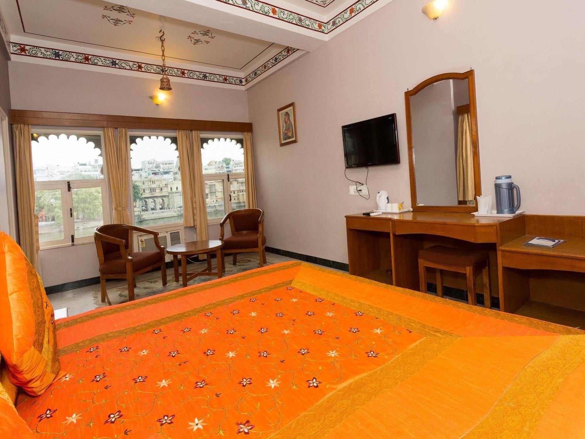 Sarovar - Lake Facing Boutique Hotel On Lake Pichola Udaipur Exterior photo