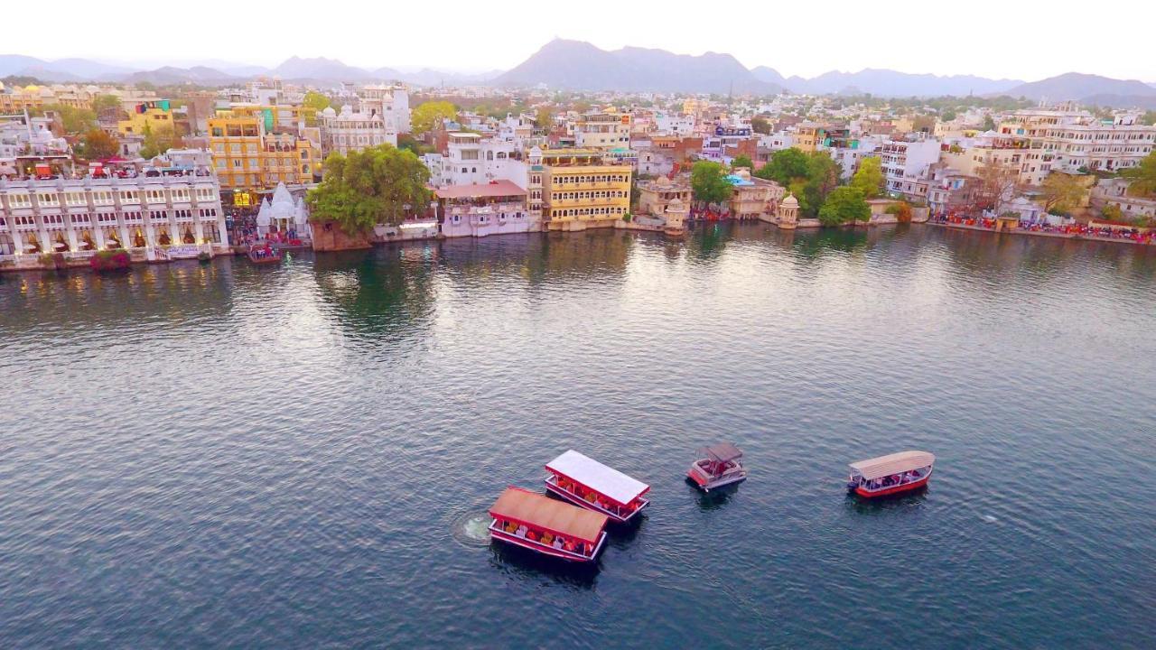 Sarovar - Lake Facing Boutique Hotel On Lake Pichola Udaipur Exterior photo