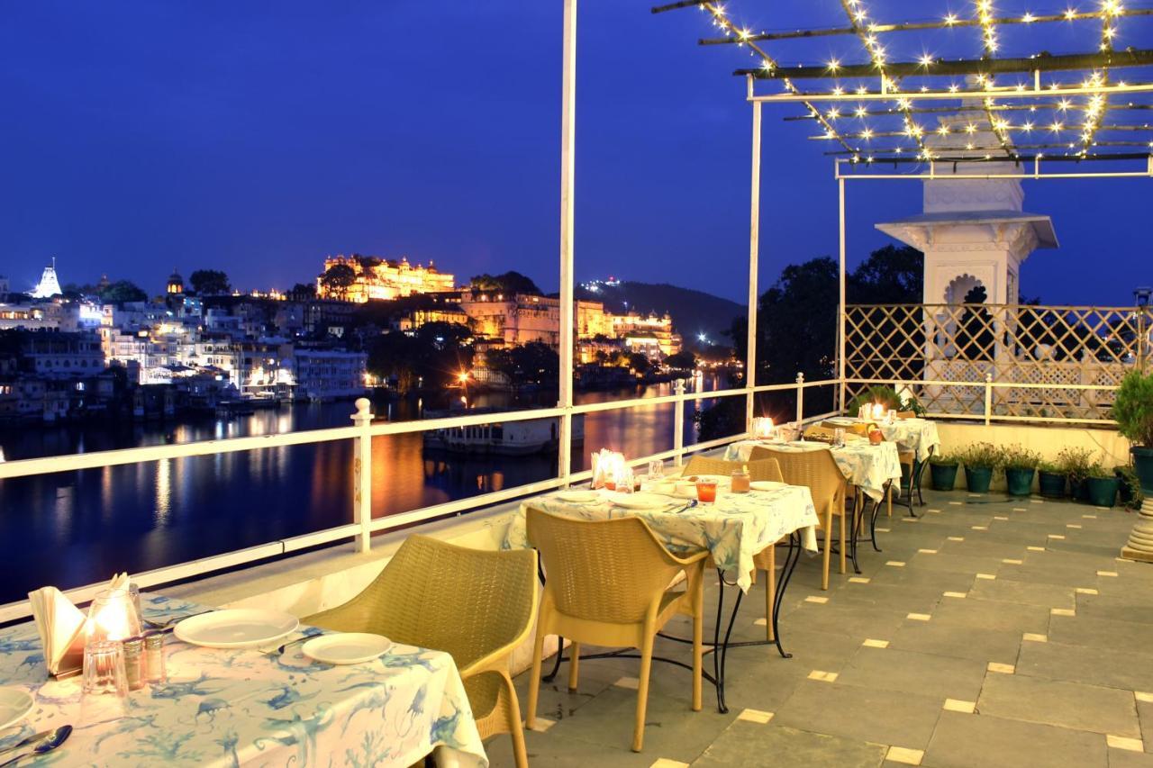 Sarovar - Lake Facing Boutique Hotel On Lake Pichola Udaipur Exterior photo