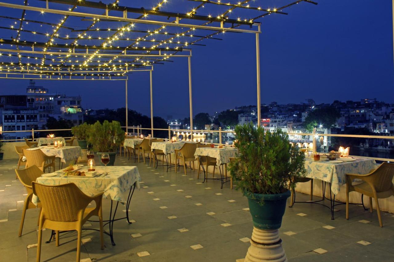 Sarovar - Lake Facing Boutique Hotel On Lake Pichola Udaipur Exterior photo