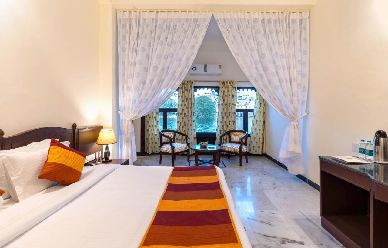 Sarovar - Lake Facing Boutique Hotel On Lake Pichola Udaipur Exterior photo