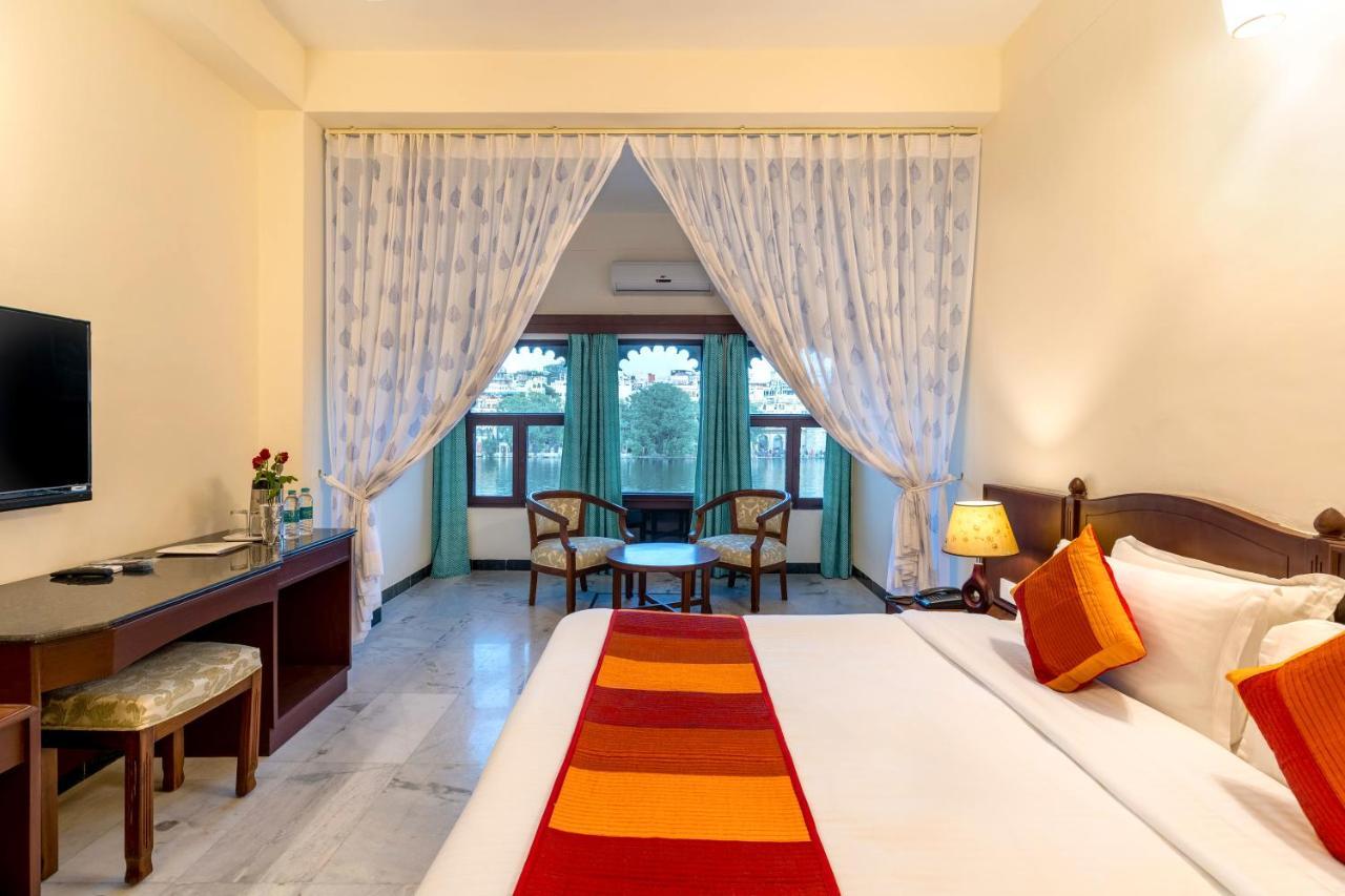 Sarovar - Lake Facing Boutique Hotel On Lake Pichola Udaipur Exterior photo