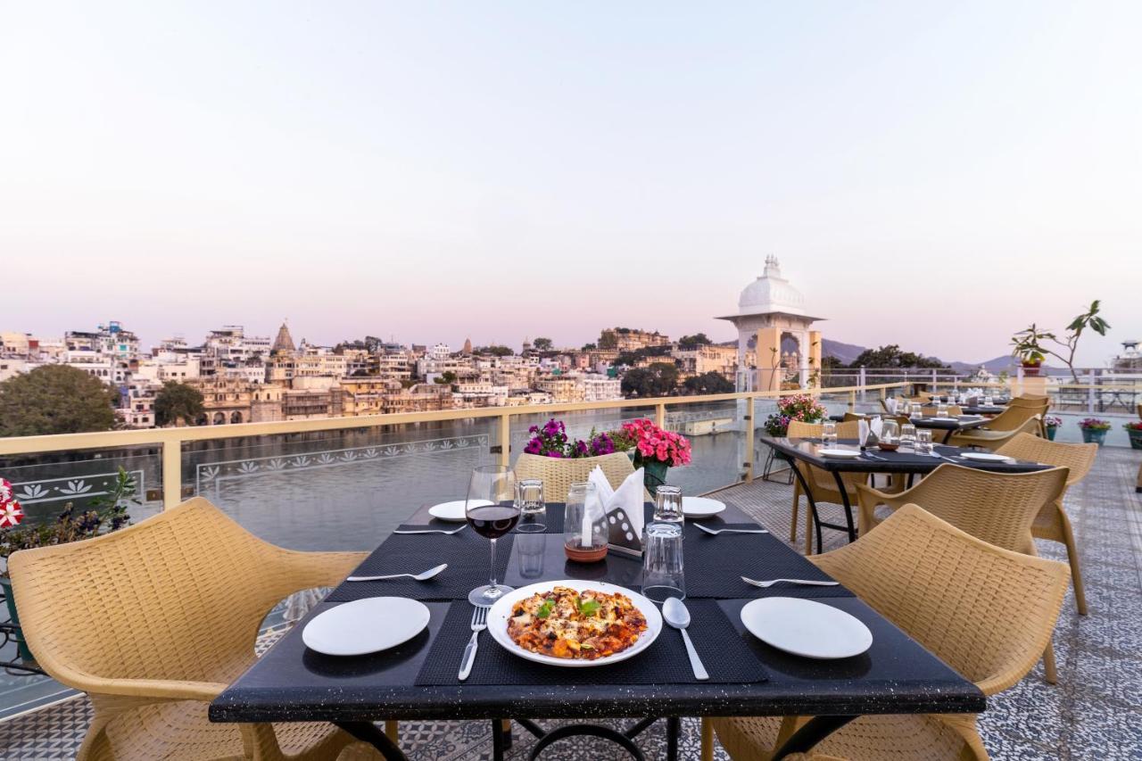 Sarovar - Lake Facing Boutique Hotel On Lake Pichola Udaipur Exterior photo
