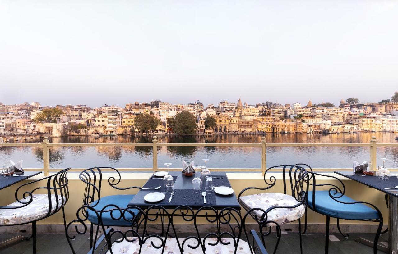 Sarovar - Lake Facing Boutique Hotel On Lake Pichola Udaipur Exterior photo